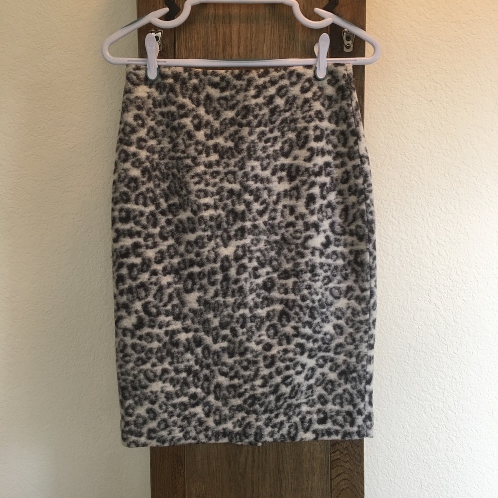 Ann Taylor Leopard Print Pencil Skirt Size 0